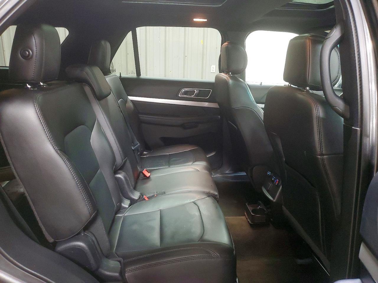 2017 FORD EXPLORER photo 10
