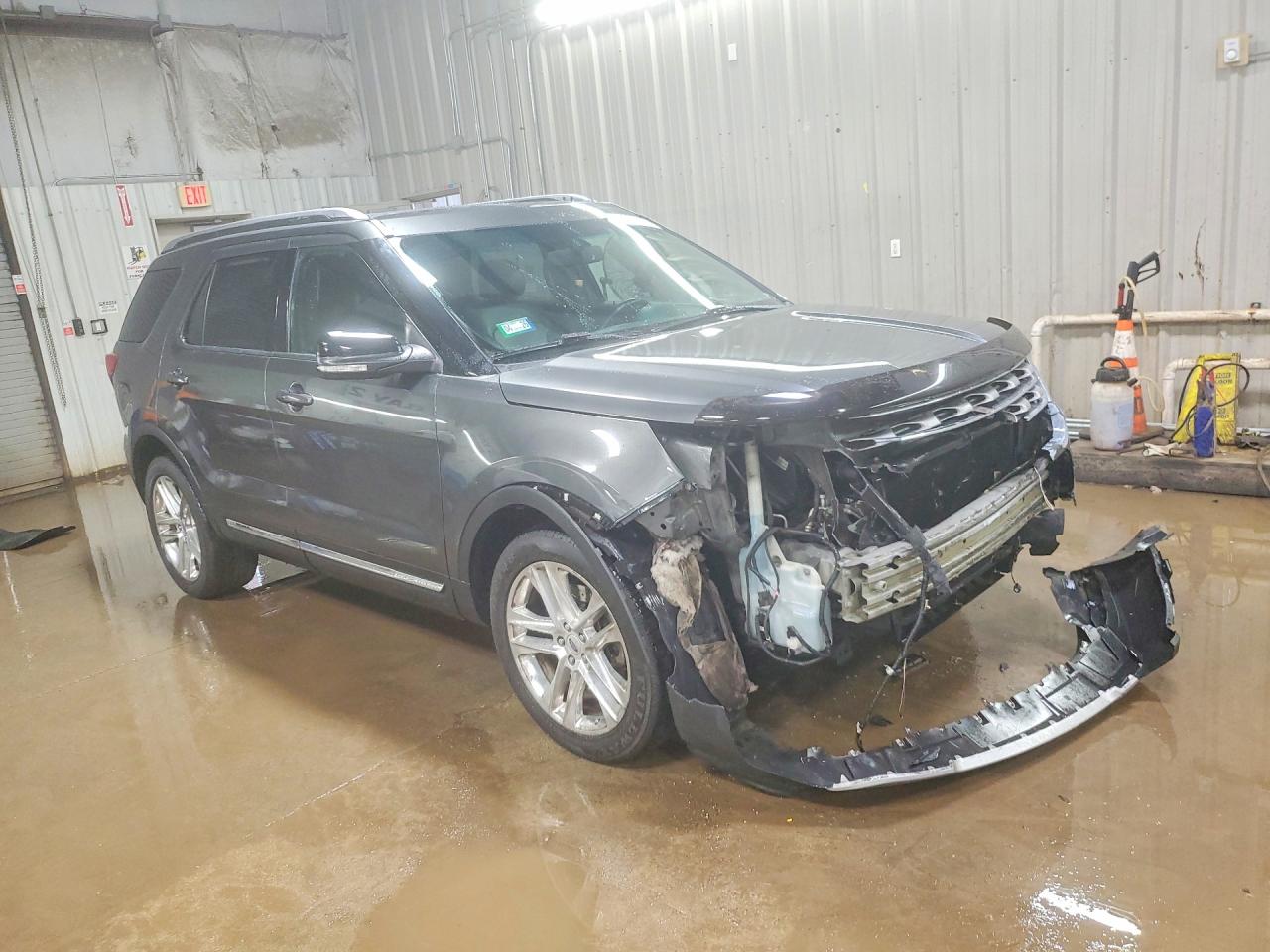 2017 FORD EXPLORER photo 4