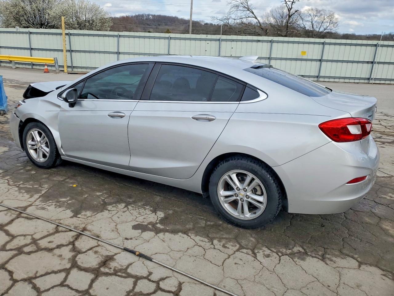 2016 CHEVROLET CRUZE LT photo 2