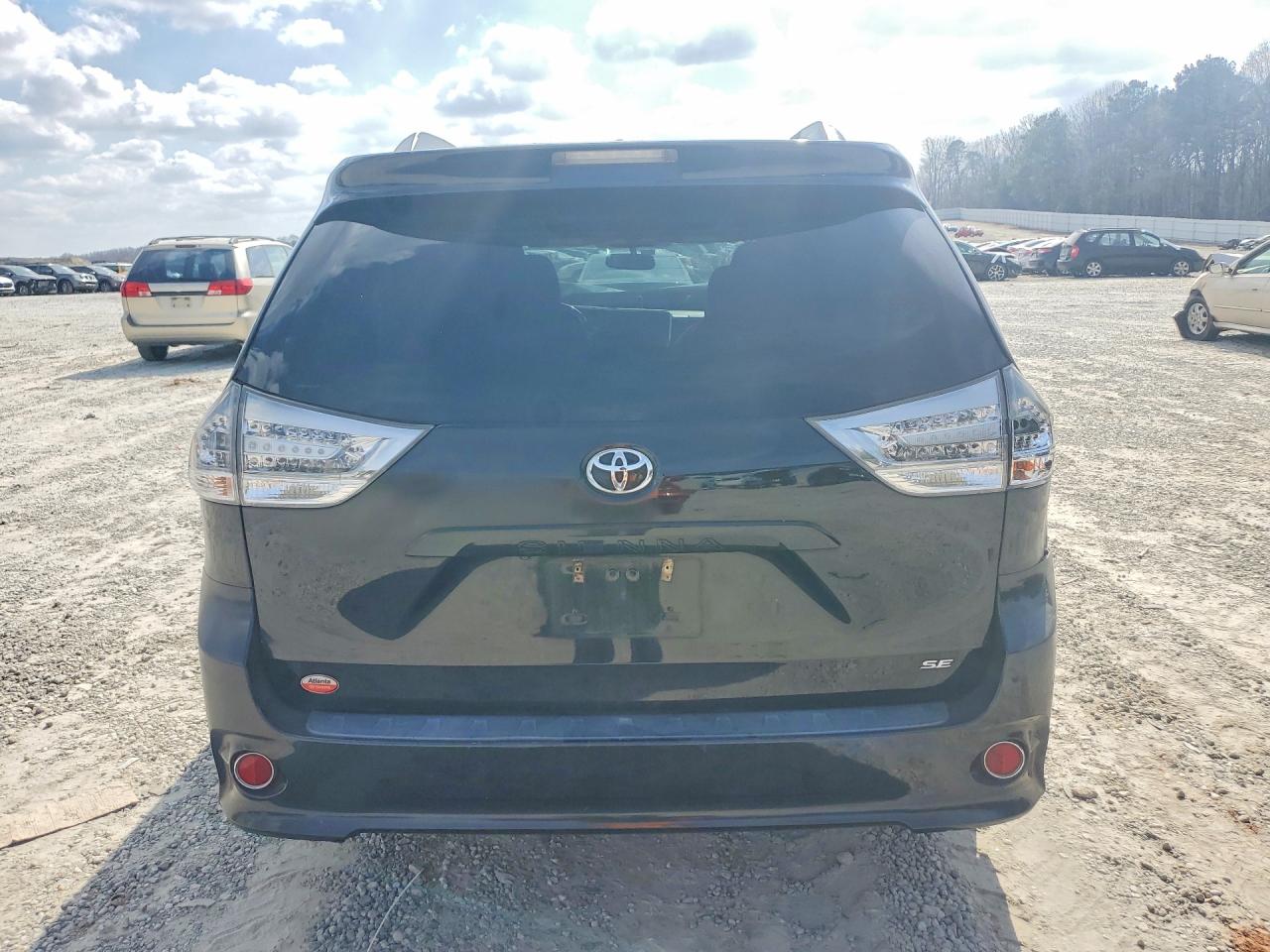 2016 TOYOTA SIENNA SE PREMIUM 8-PASSENGER photo 11