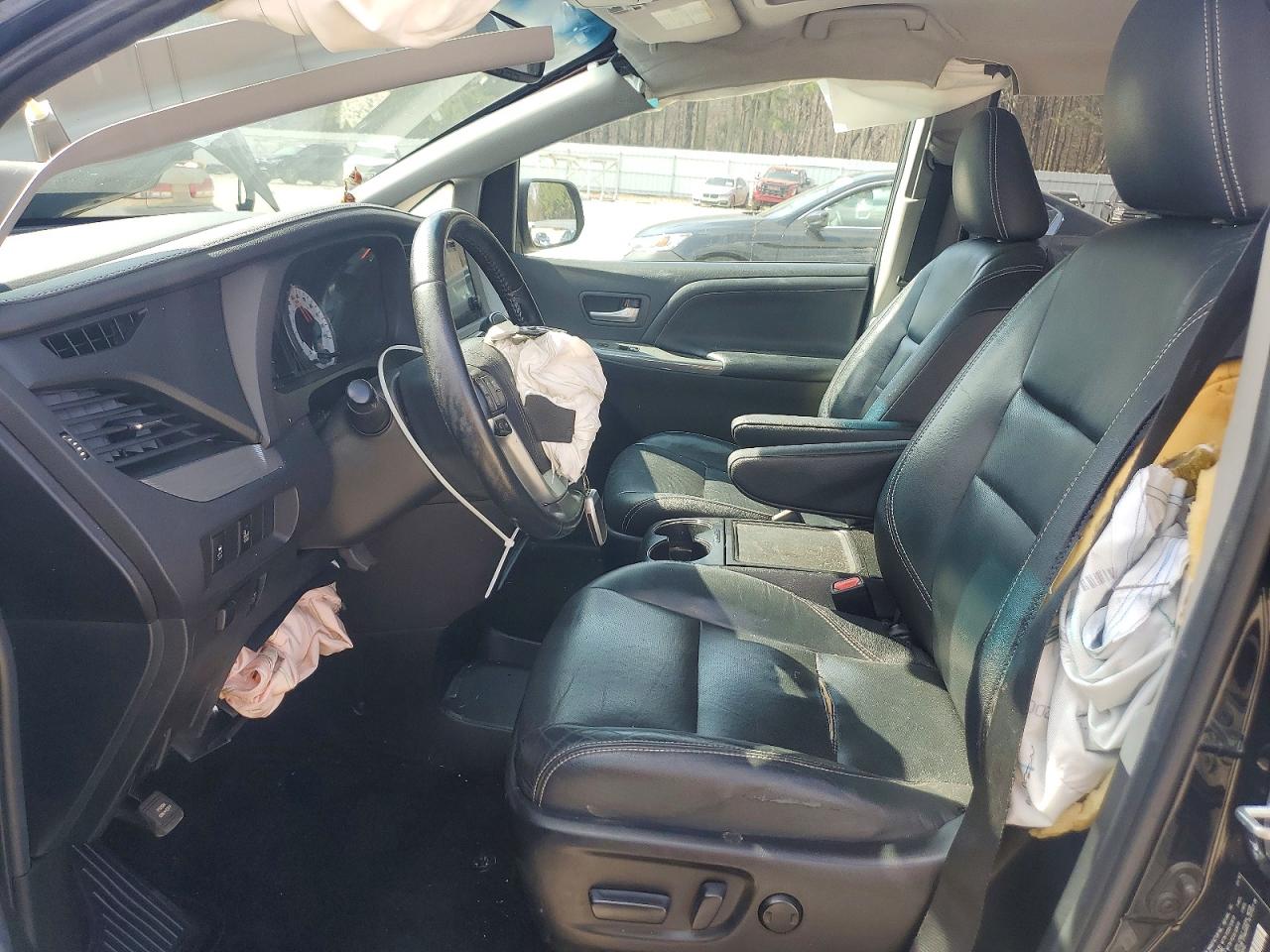 2016 TOYOTA SIENNA SE PREMIUM 8-PASSENGER photo 13