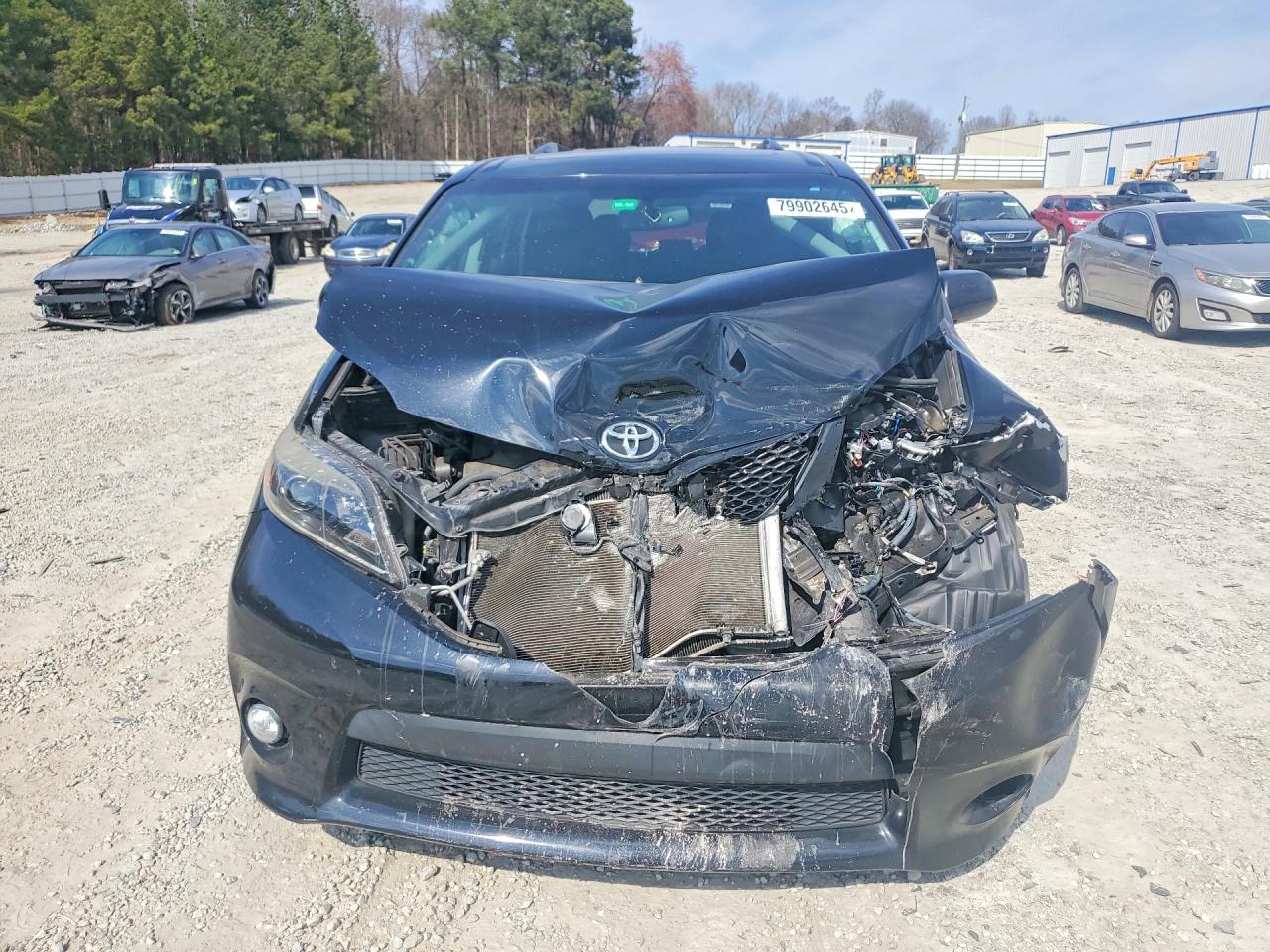 2016 TOYOTA SIENNA SE PREMIUM 8-PASSENGER photo 9