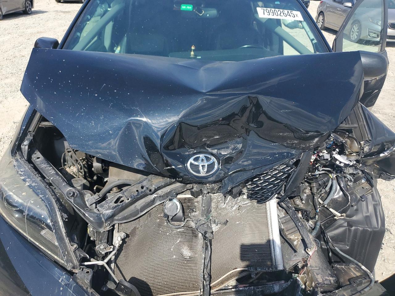 2016 TOYOTA SIENNA SE PREMIUM 8-PASSENGER photo 23