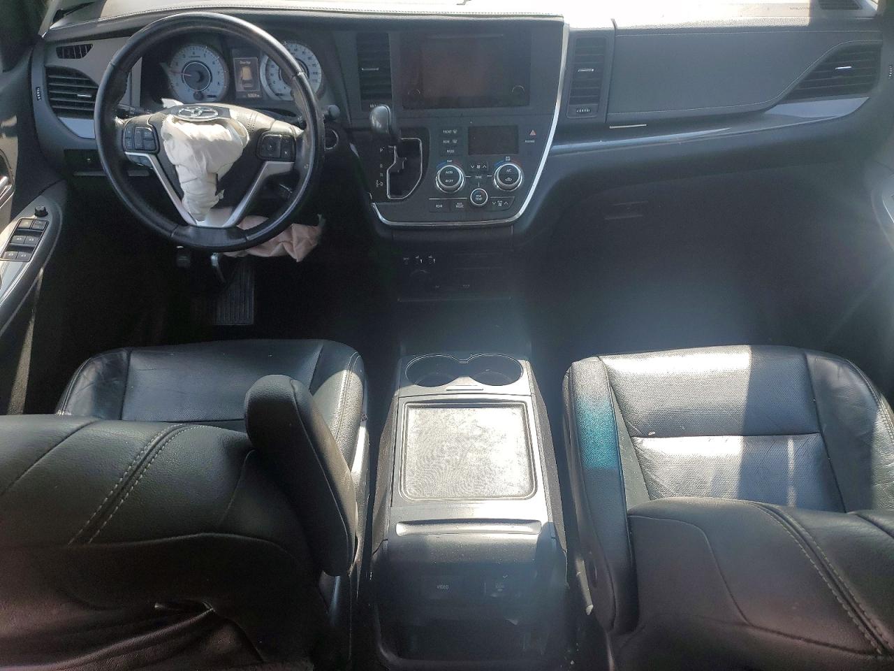 2016 TOYOTA SIENNA SE PREMIUM 8-PASSENGER photo 15