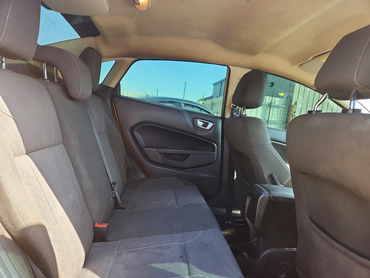 2016 FORD FIESTA SE photo 19