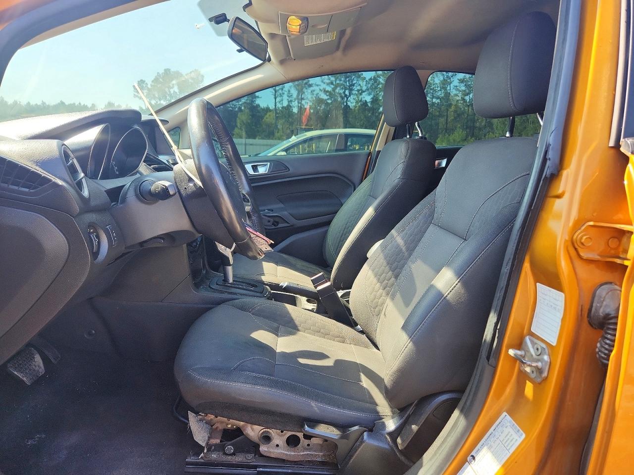 2016 FORD FIESTA SE photo 13