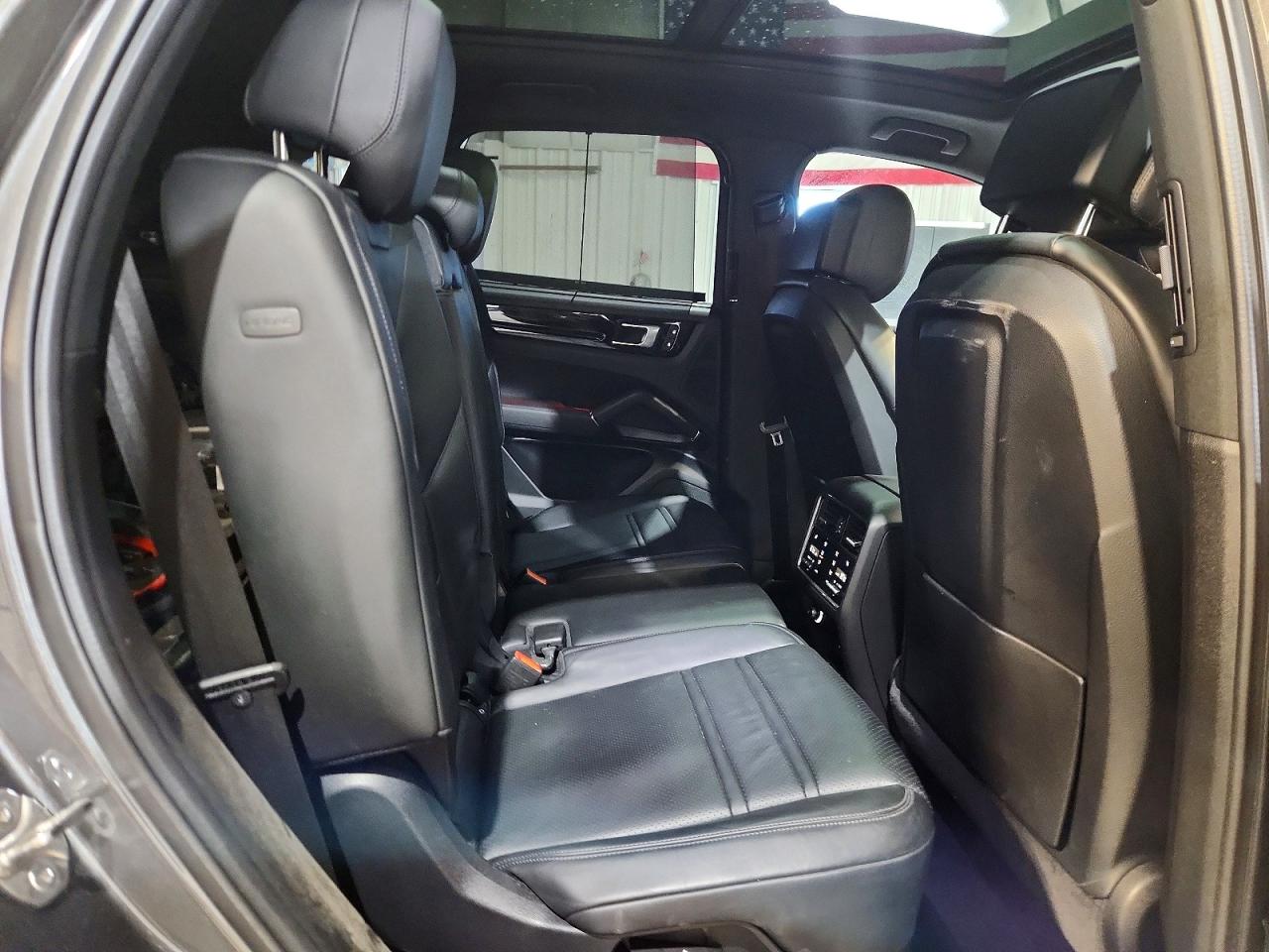 2022 PORSCHE CAYENNE S photo 31
