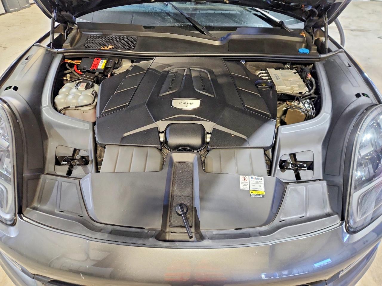 2022 PORSCHE CAYENNE S photo 34