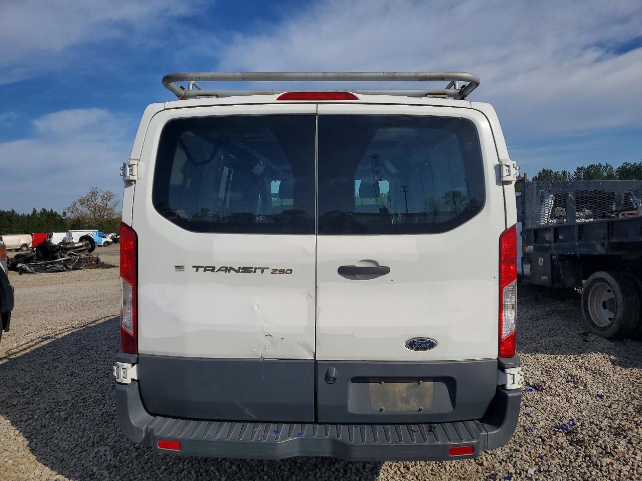 2017 FORD TRANSIT T-250 photo 6
