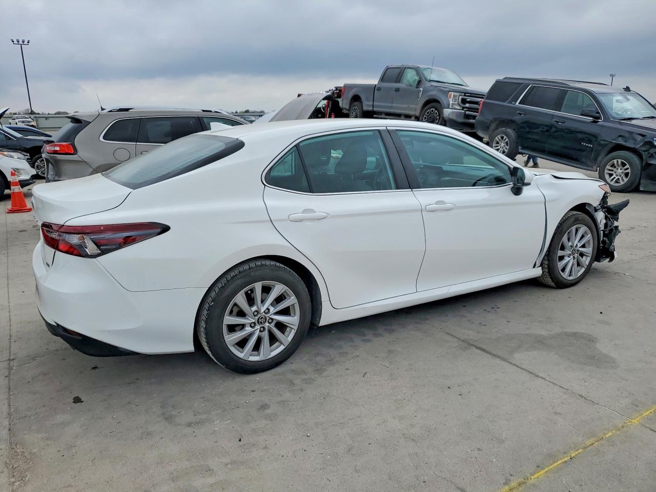 2021 TOYOTA CAMRY LE photo 7