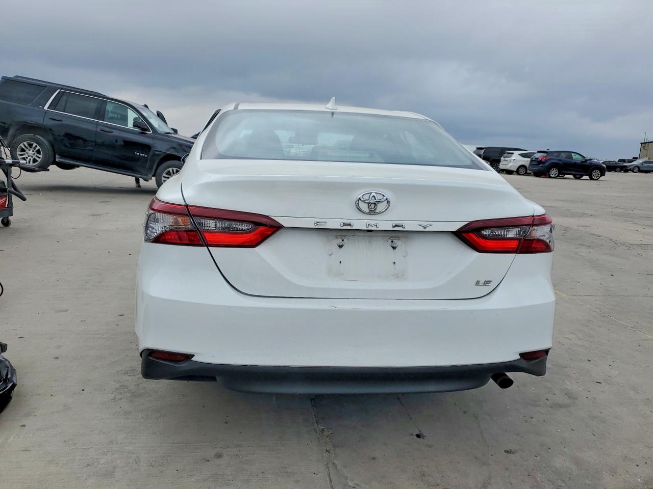 2021 TOYOTA CAMRY LE photo 16