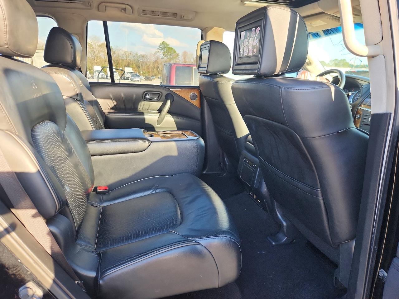 2011 INFINITI QX56 photo 31