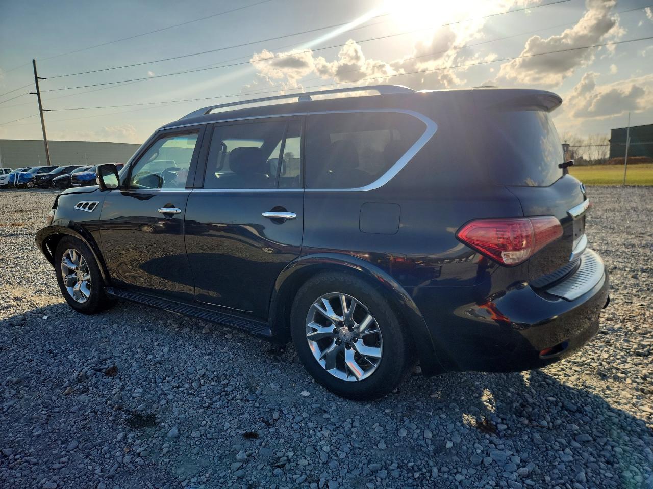 2011 INFINITI QX56 photo 4