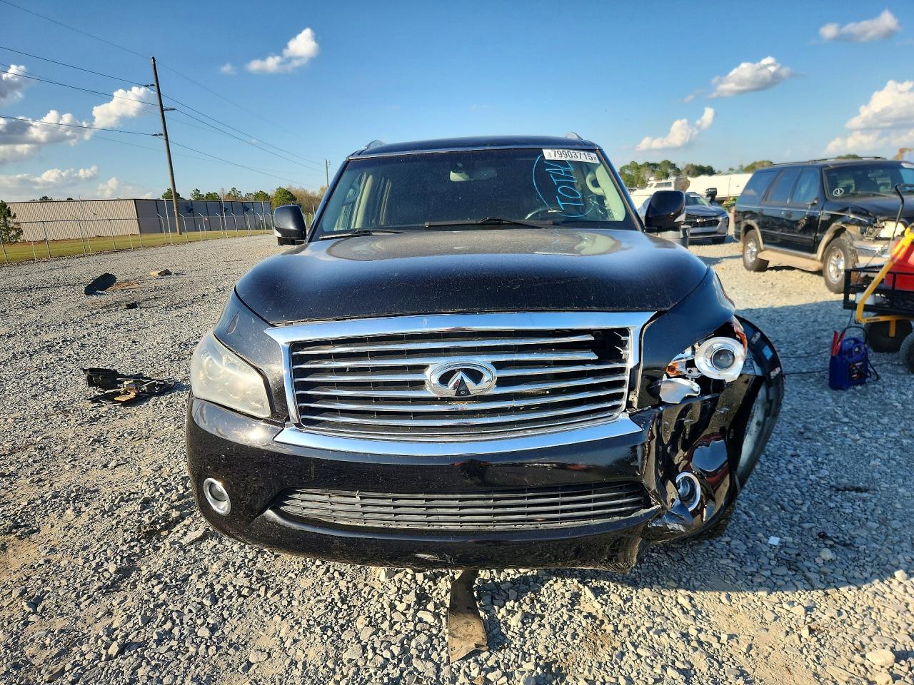 2011 INFINITI QX56 photo 13