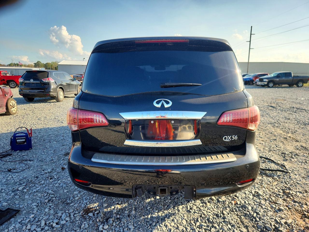 2011 INFINITI QX56 photo 16