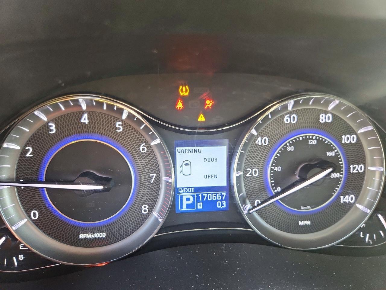 2011 INFINITI QX56 photo 25
