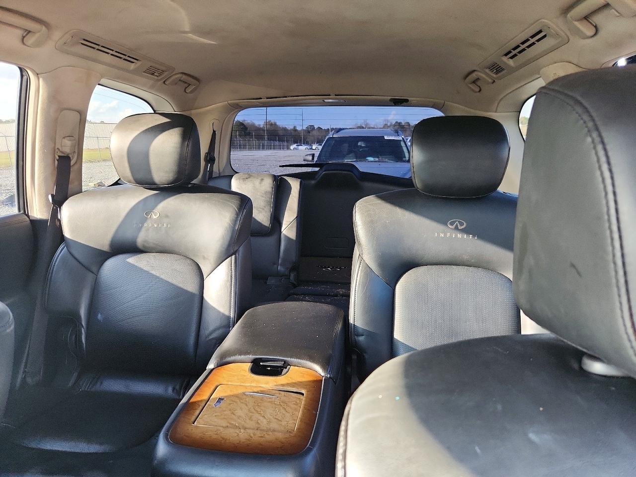 2011 INFINITI QX56 photo 28