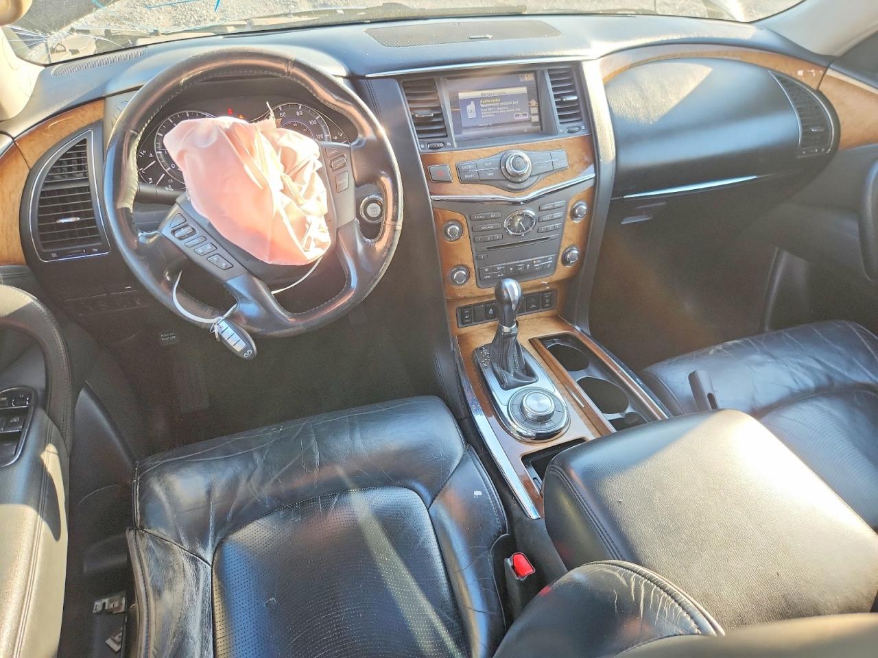 2011 INFINITI QX56 photo 22