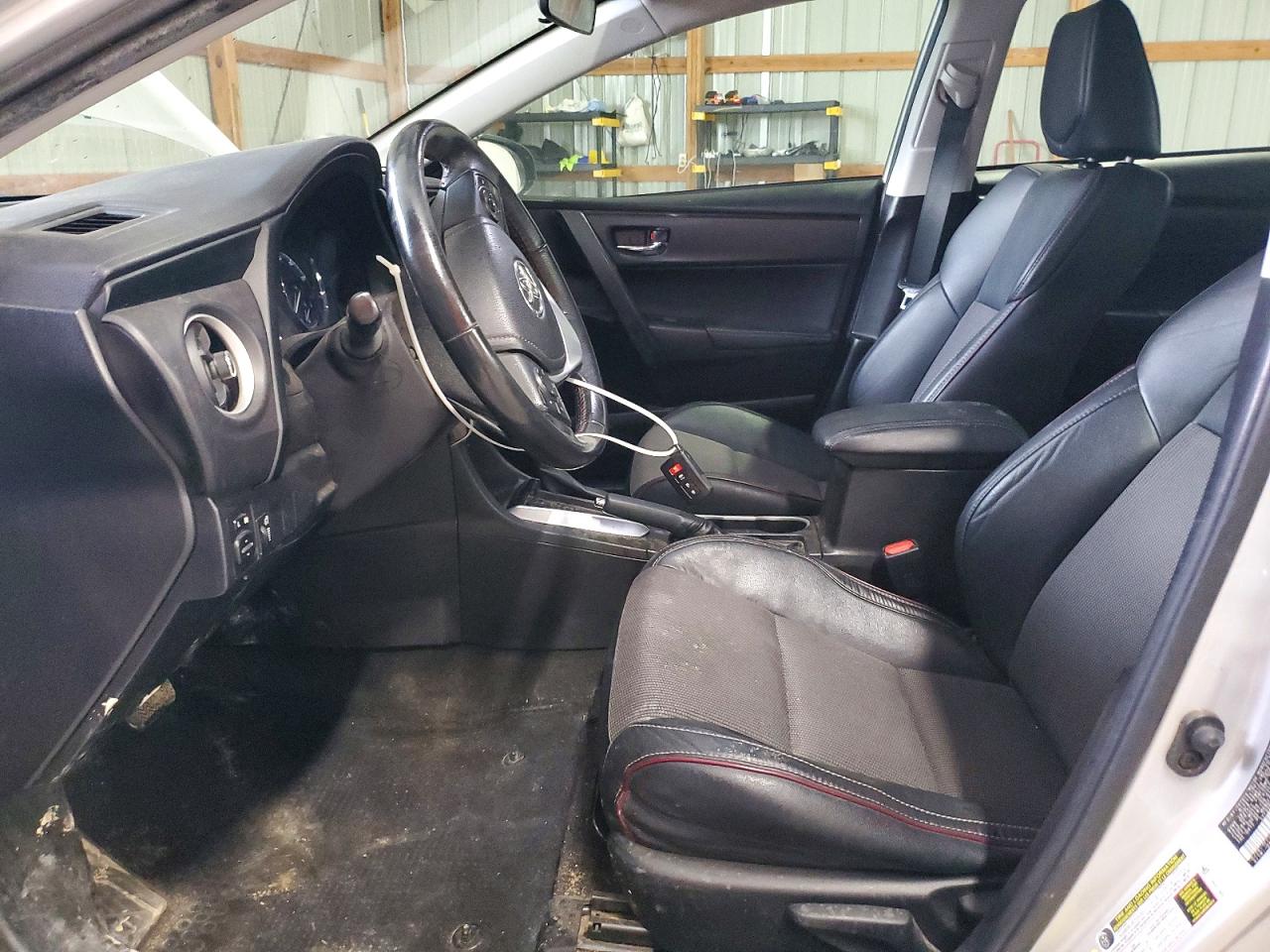 2017 TOYOTA COROLLA photo 13
