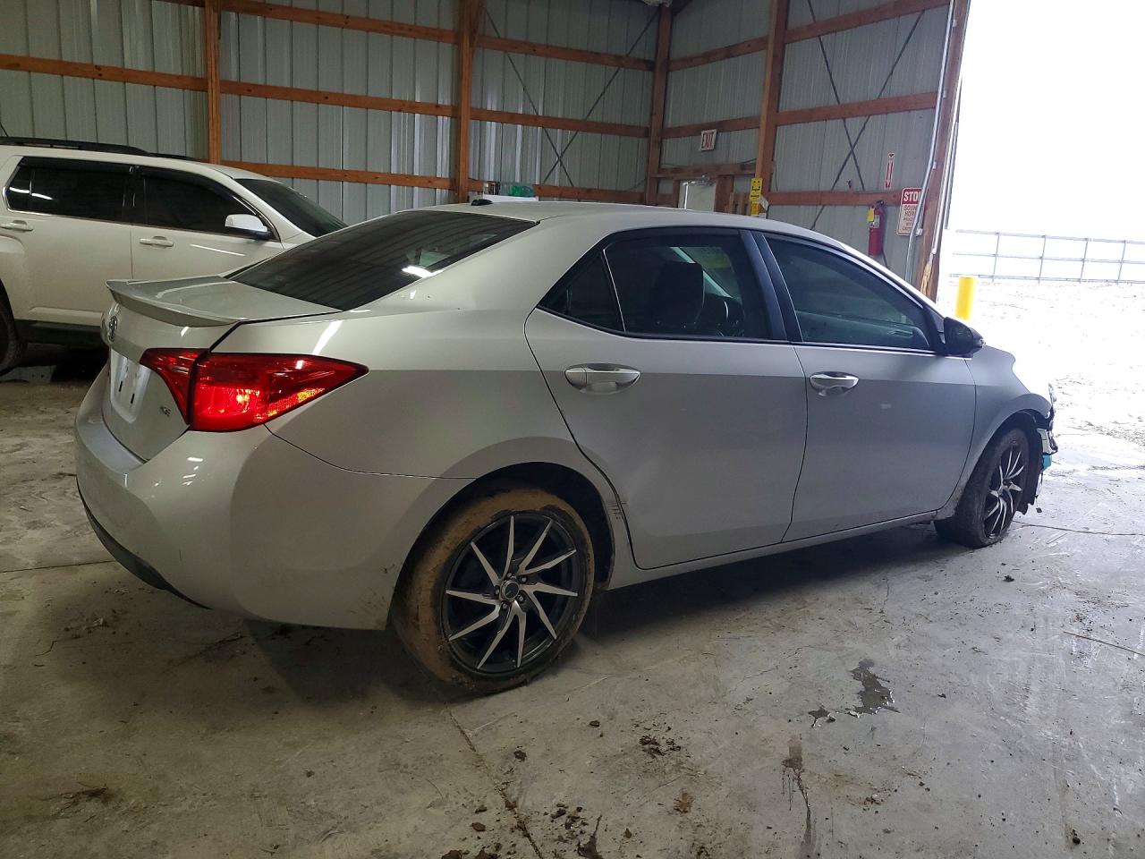 2017 TOYOTA COROLLA photo 5