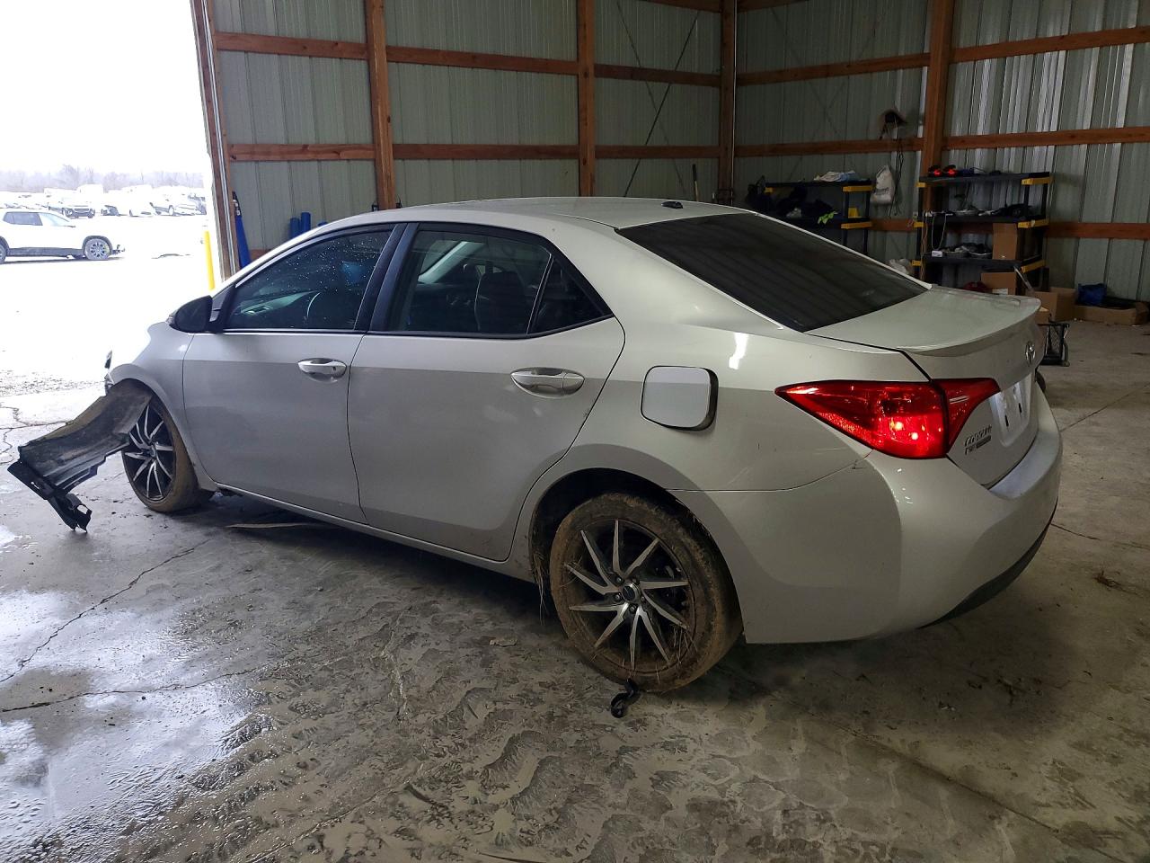 2017 TOYOTA COROLLA photo 3