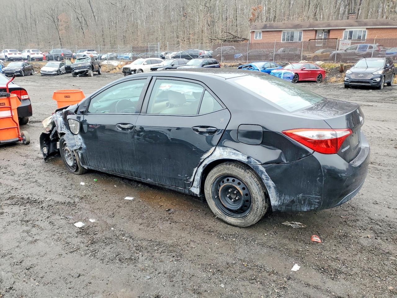 2014 TOYOTA COROLLA LE photo 3