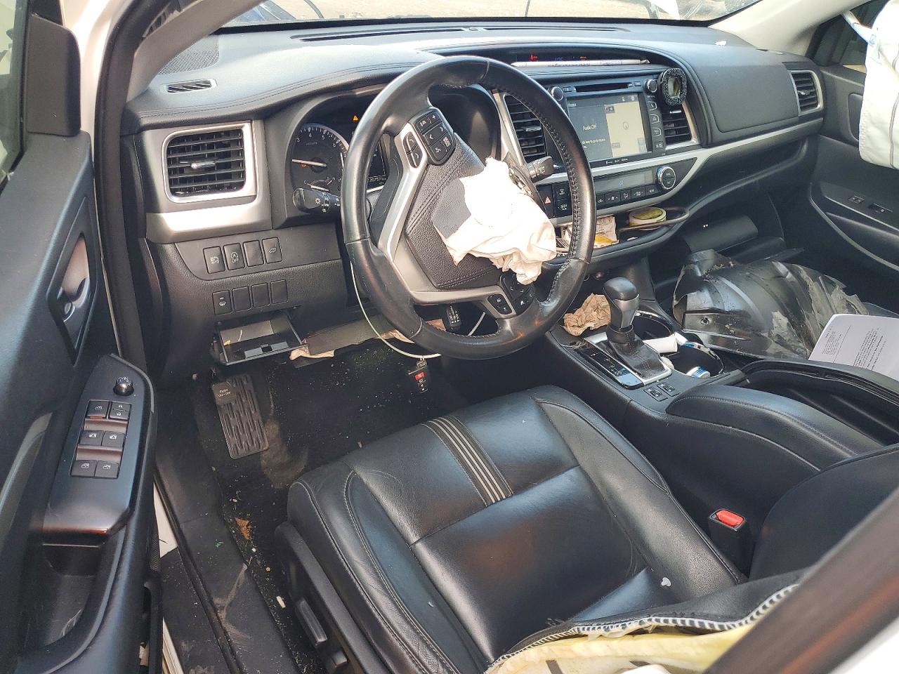 2017 TOYOTA HIGHLANDER SE photo 22