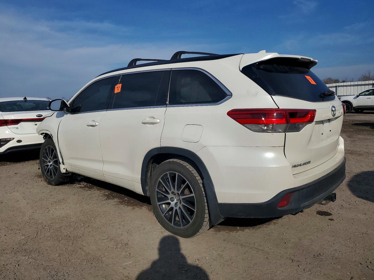 2017 TOYOTA HIGHLANDER SE photo 4