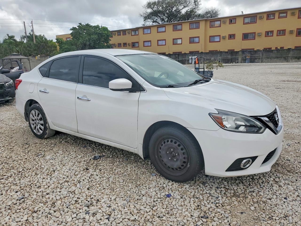 2019 NISSAN SENTRA S photo 10