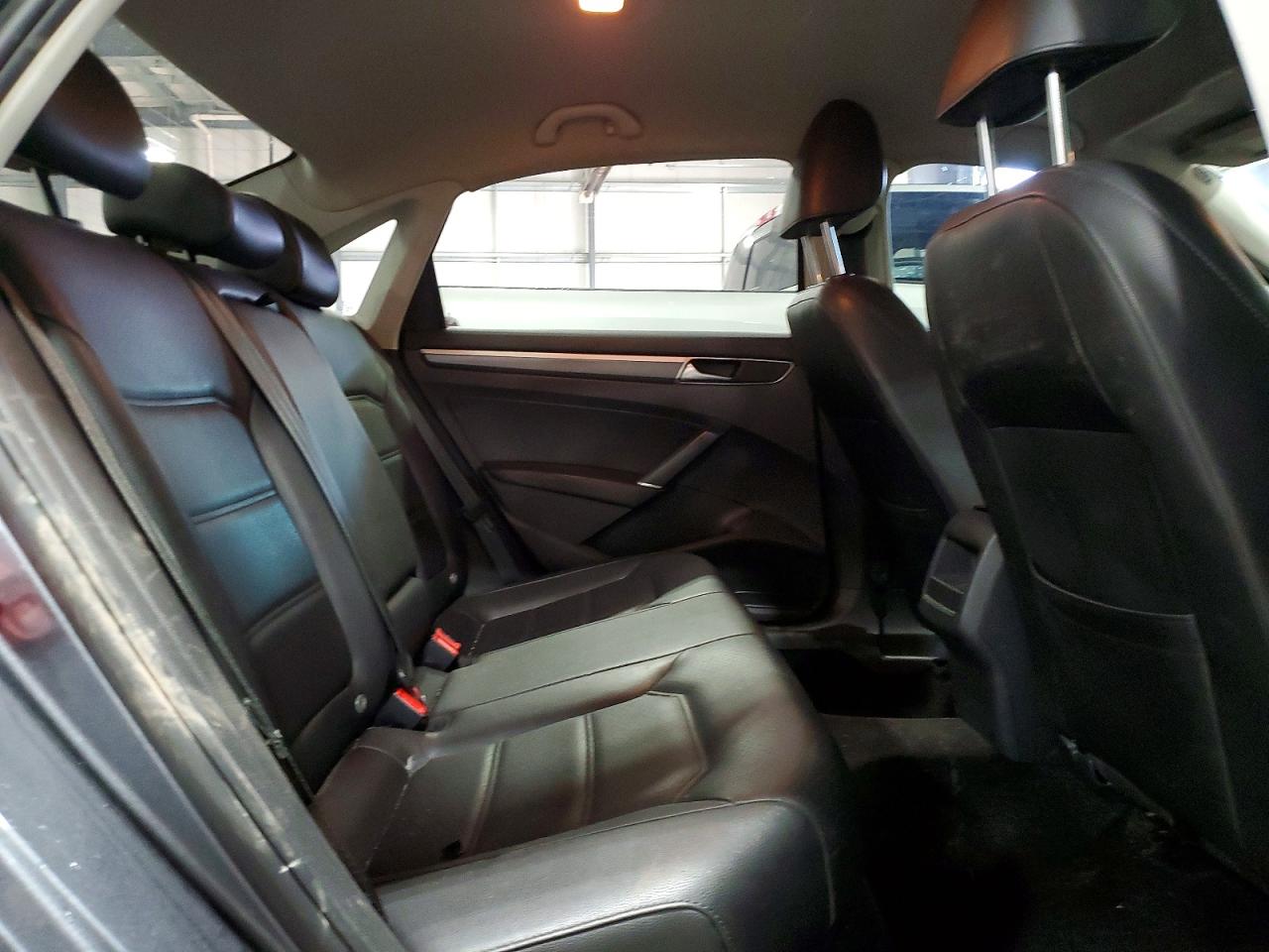 2018 VOLKSWAGEN PASSAT S photo 10