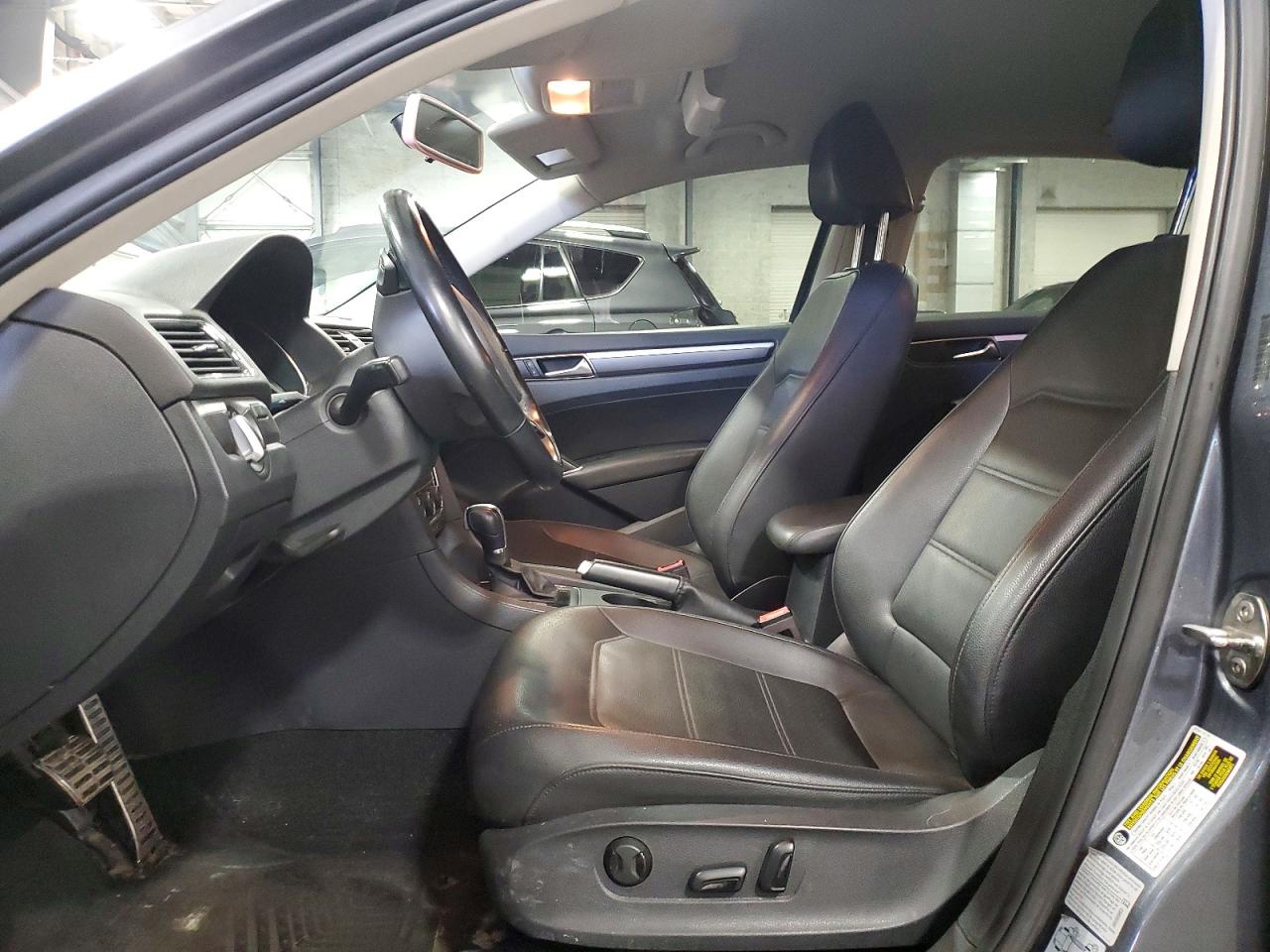 2018 VOLKSWAGEN PASSAT S photo 7