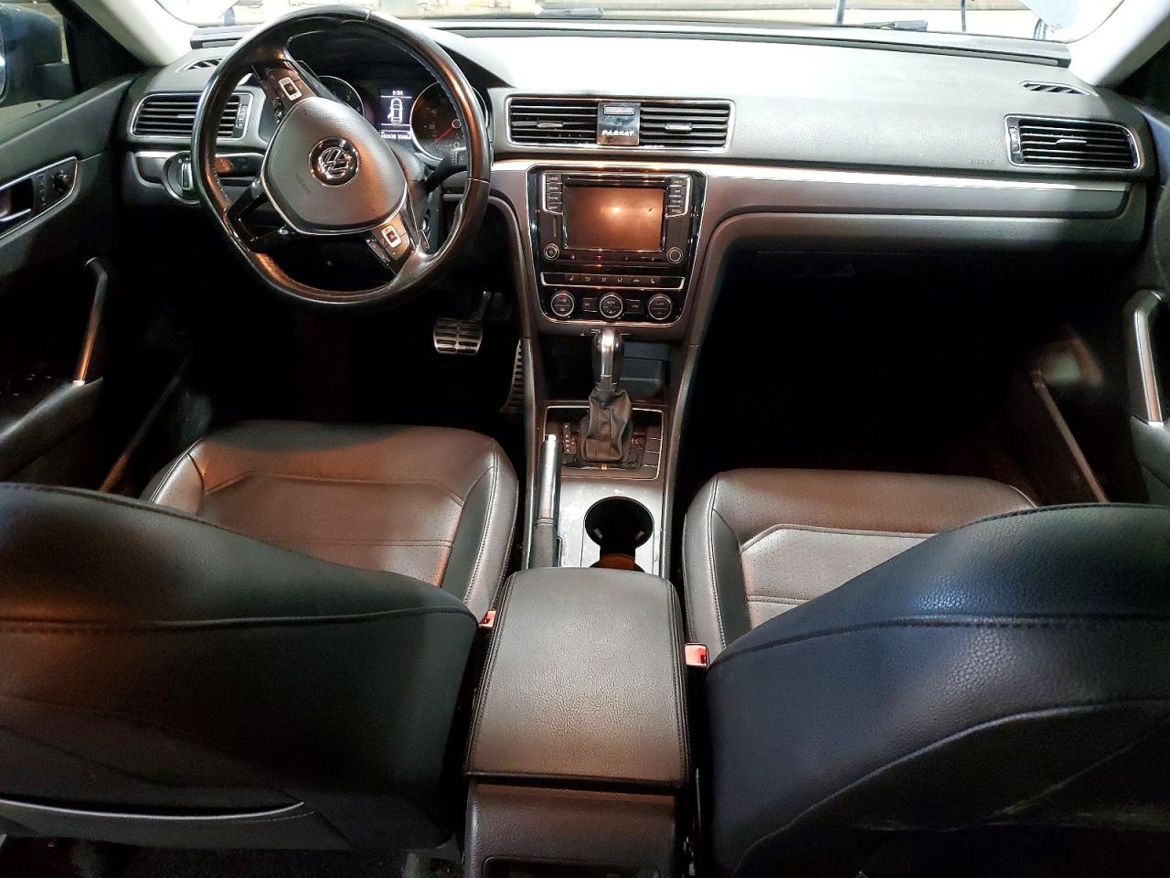 2018 VOLKSWAGEN PASSAT S photo 8