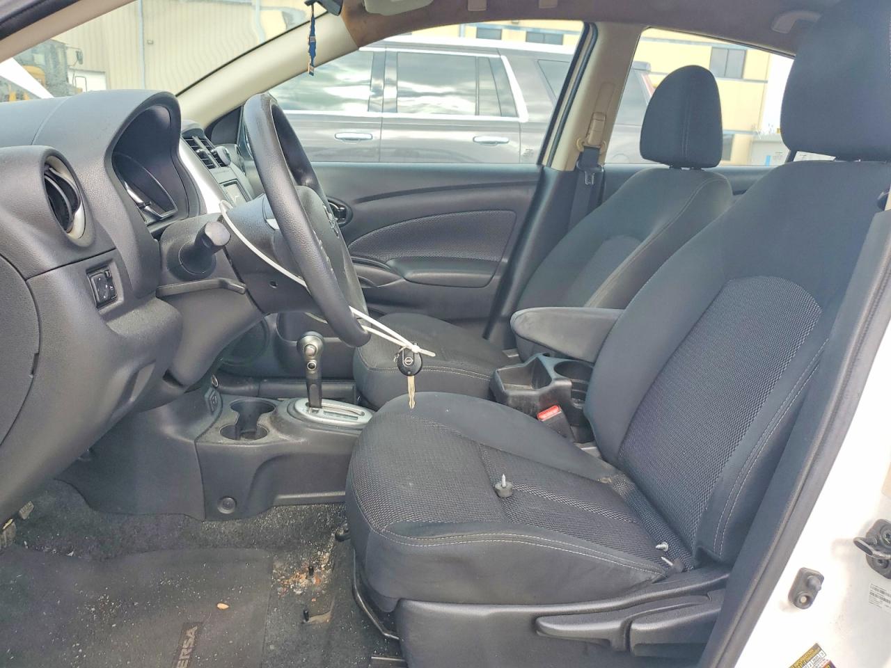 2019 NISSAN VERSA SV photo 13