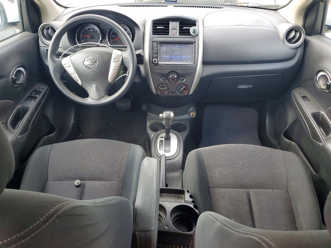 2019 NISSAN VERSA SV photo 15