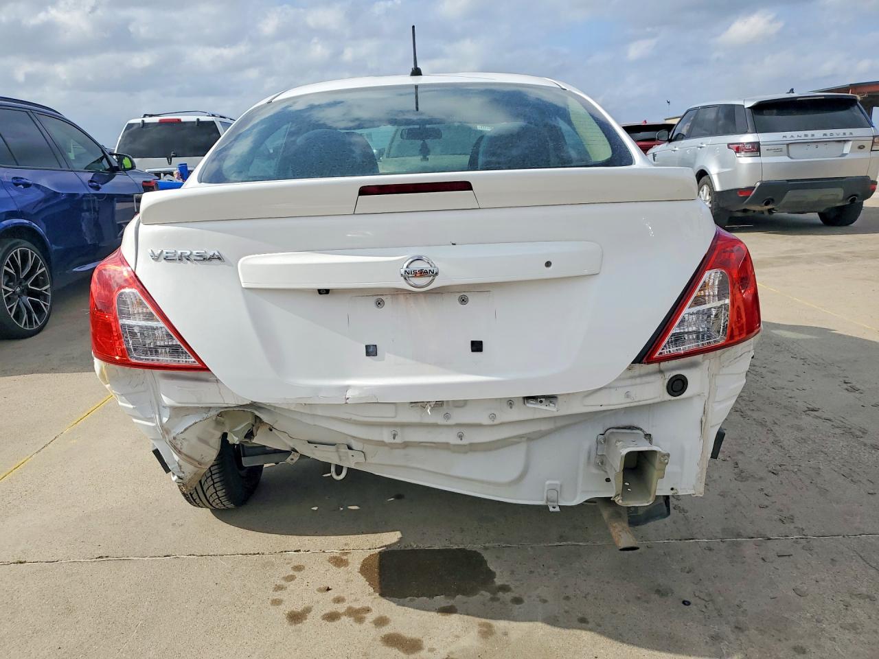 2019 NISSAN VERSA SV photo 11