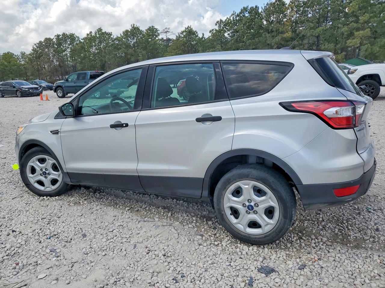 2017 FORD ESCAPE S photo 2