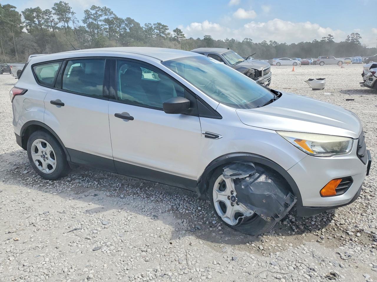 2017 FORD ESCAPE S photo 4