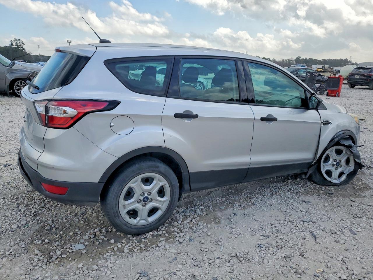 2017 FORD ESCAPE S photo 3