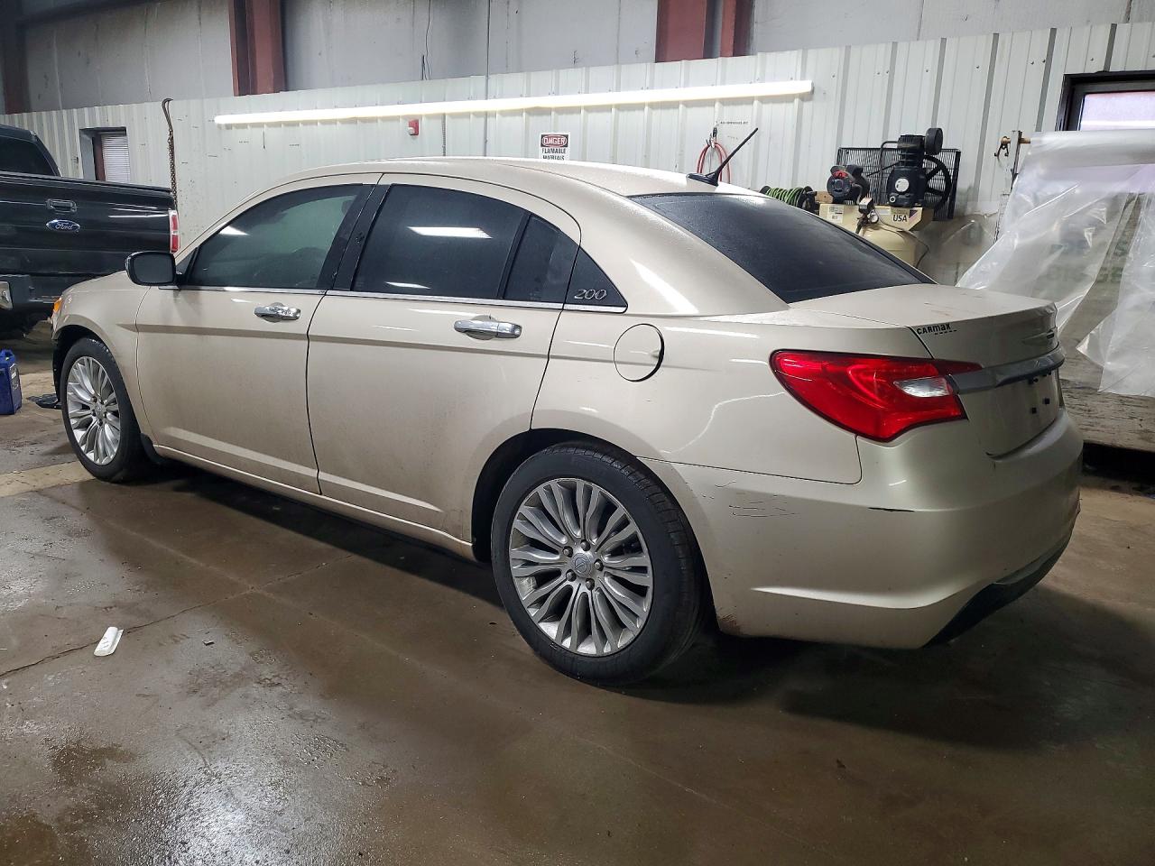 2013 CHRYSLER 200 LIMITED photo 4
