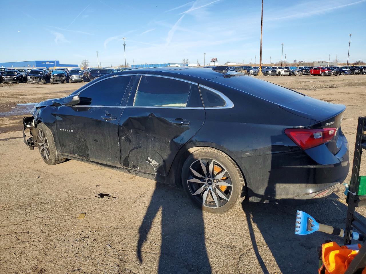 2017 CHEVROLET MALIBU LT photo 2