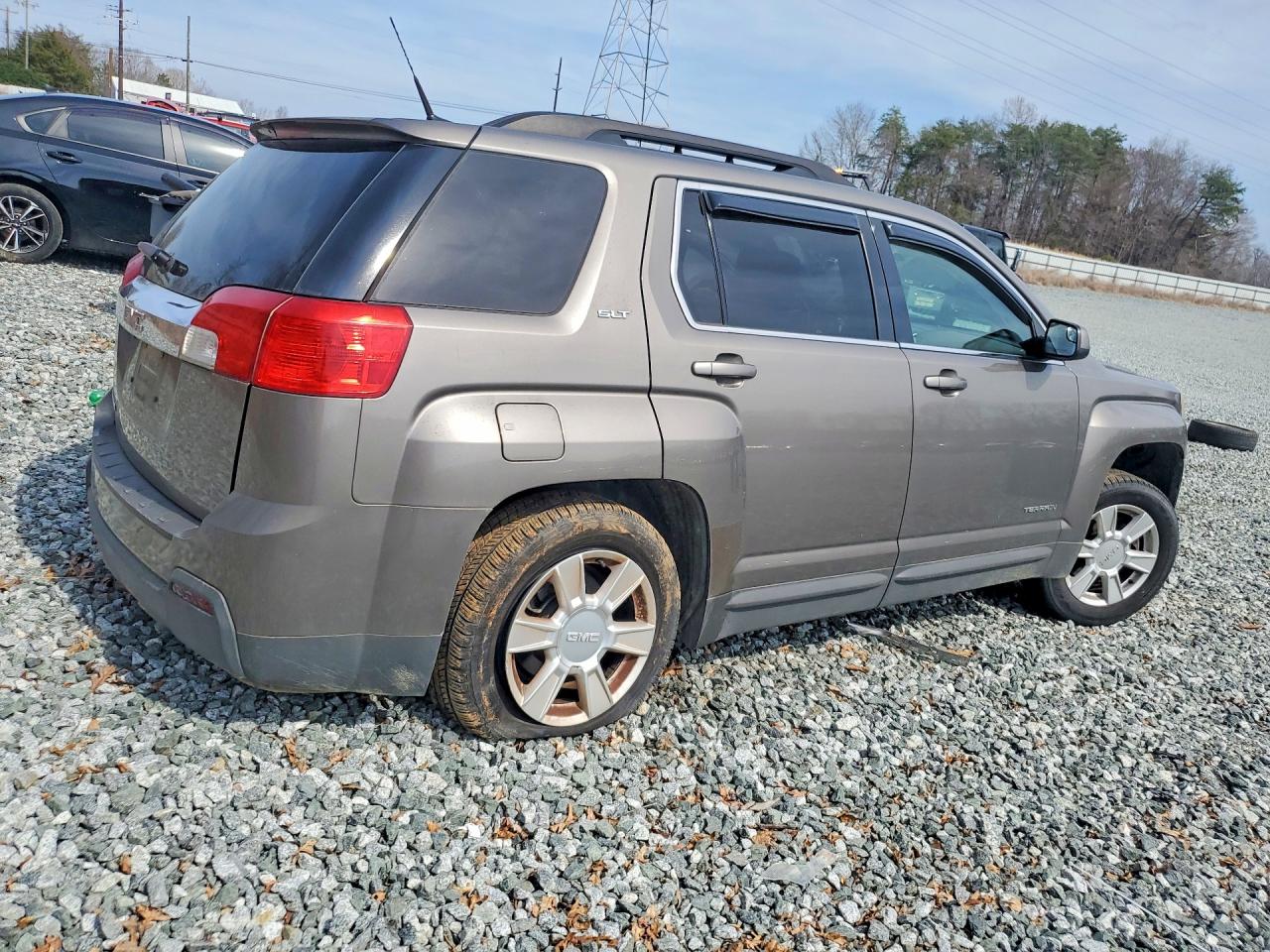2012 GMC TERRAIN SLT photo 3