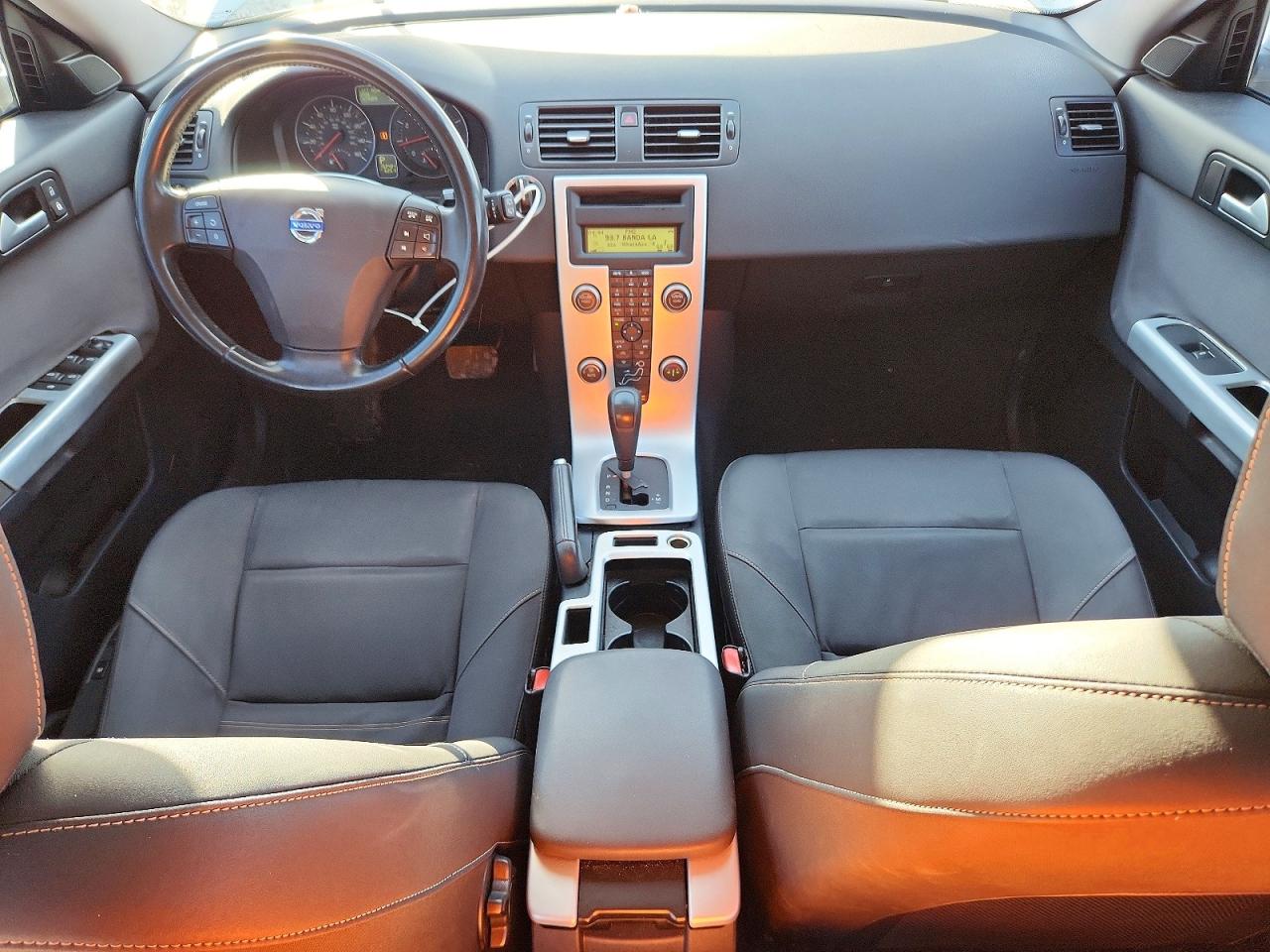 2011 VOLVO V50 T5 photo 23
