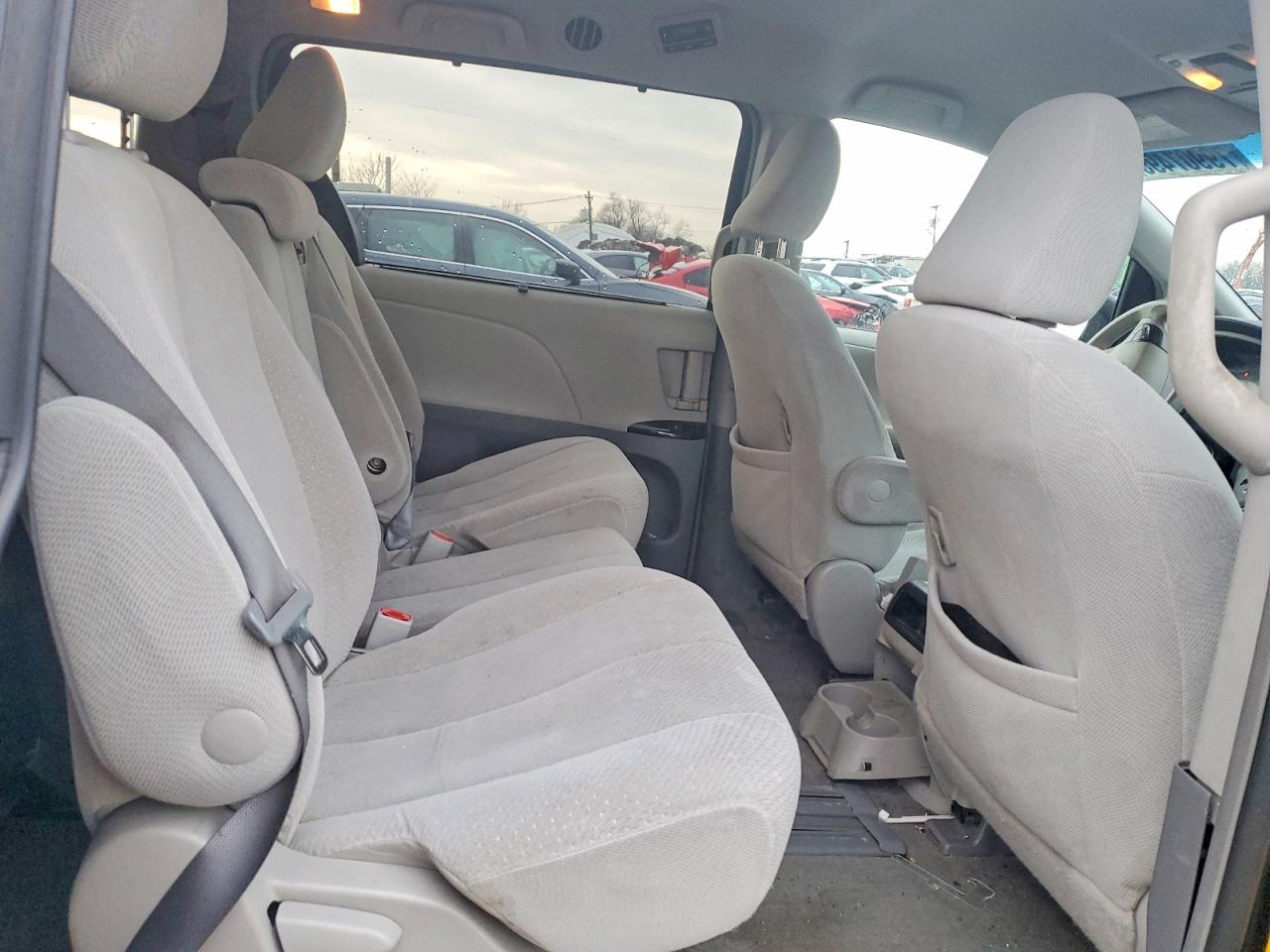 2014 TOYOTA SIENNA LE 8-PASSENGER photo 21