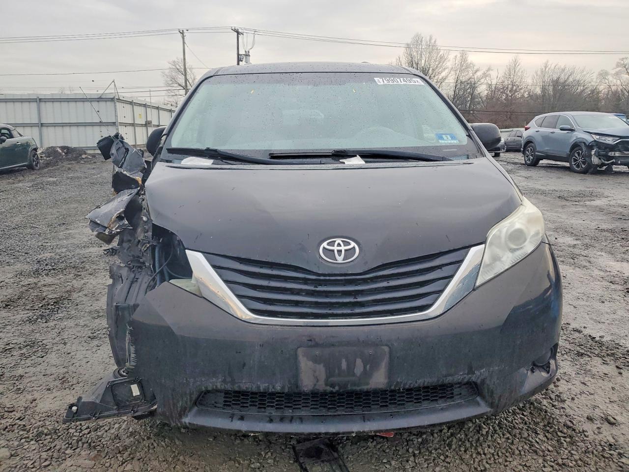 2014 TOYOTA SIENNA LE 8-PASSENGER photo 9