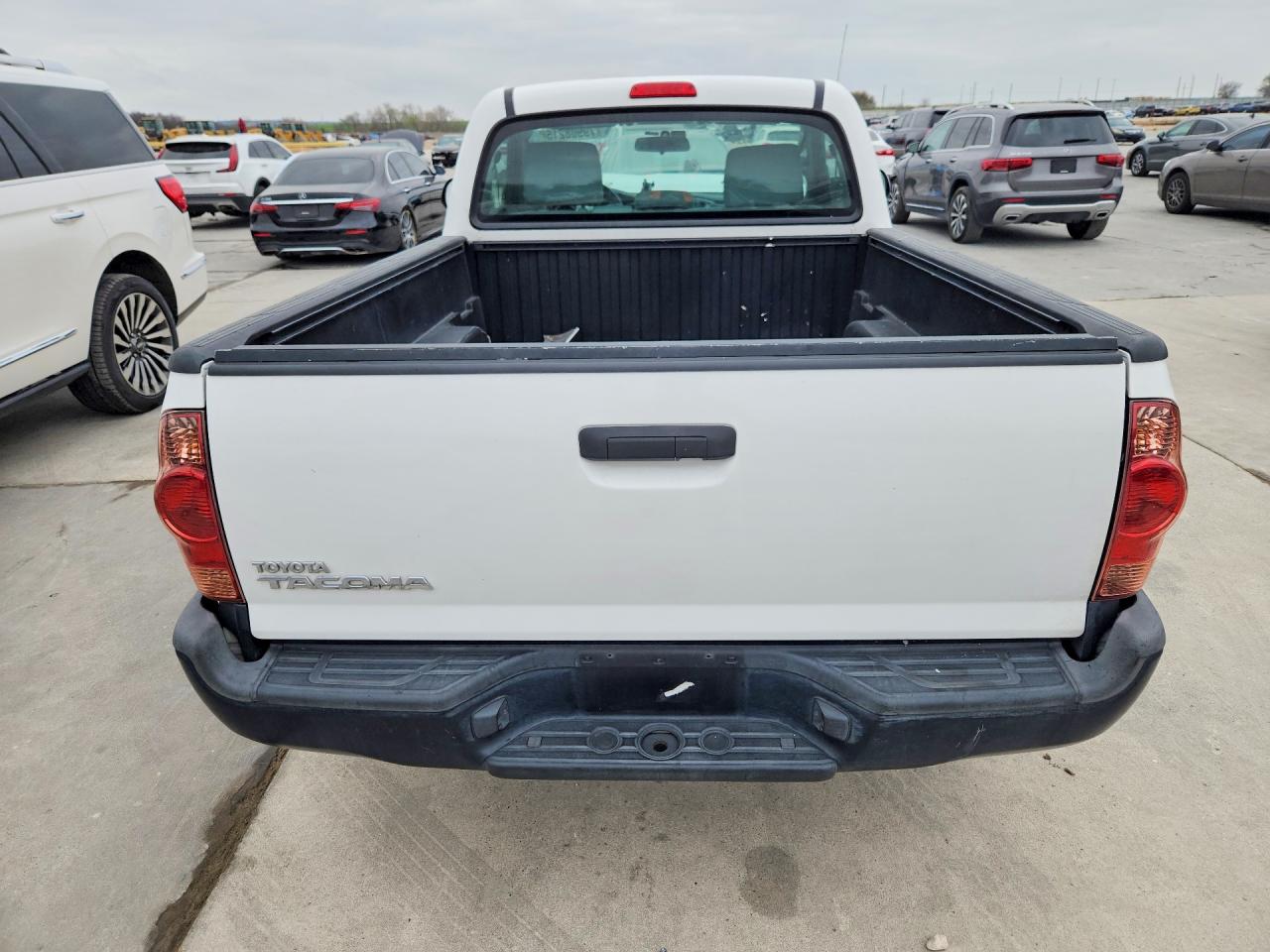 2013 TOYOTA TACOMA photo 11