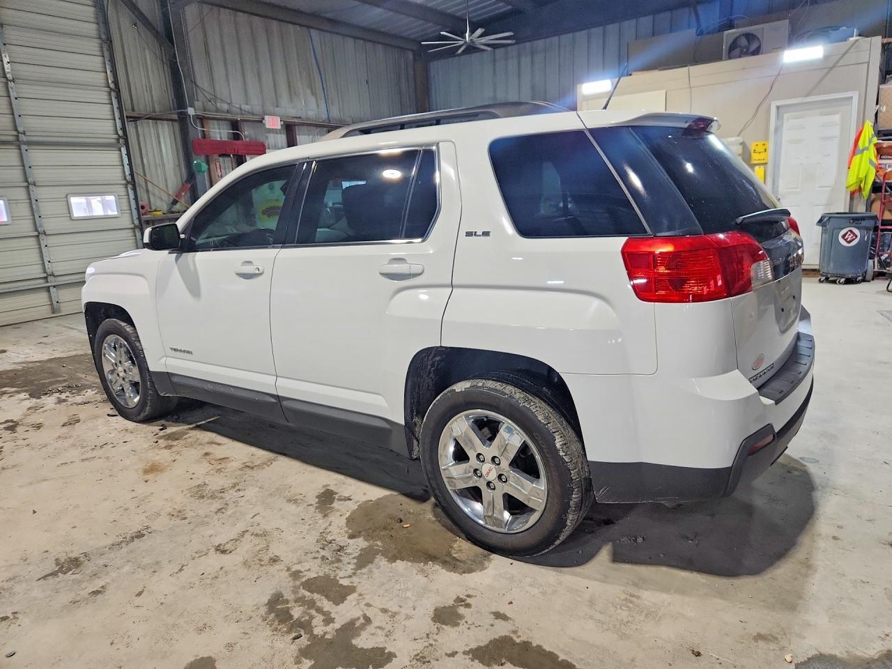 2013 GMC TERRAIN SLE photo 3