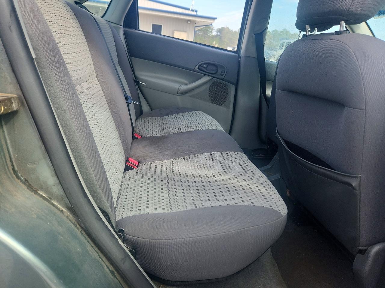 2005 FORD FOCUS ZX4 photo 10
