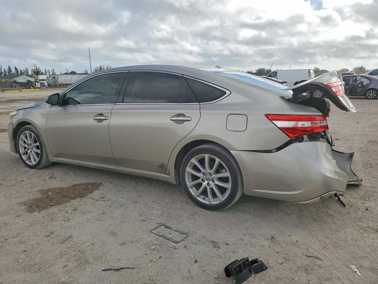 2013 TOYOTA AVALON XLE TOURING photo 4