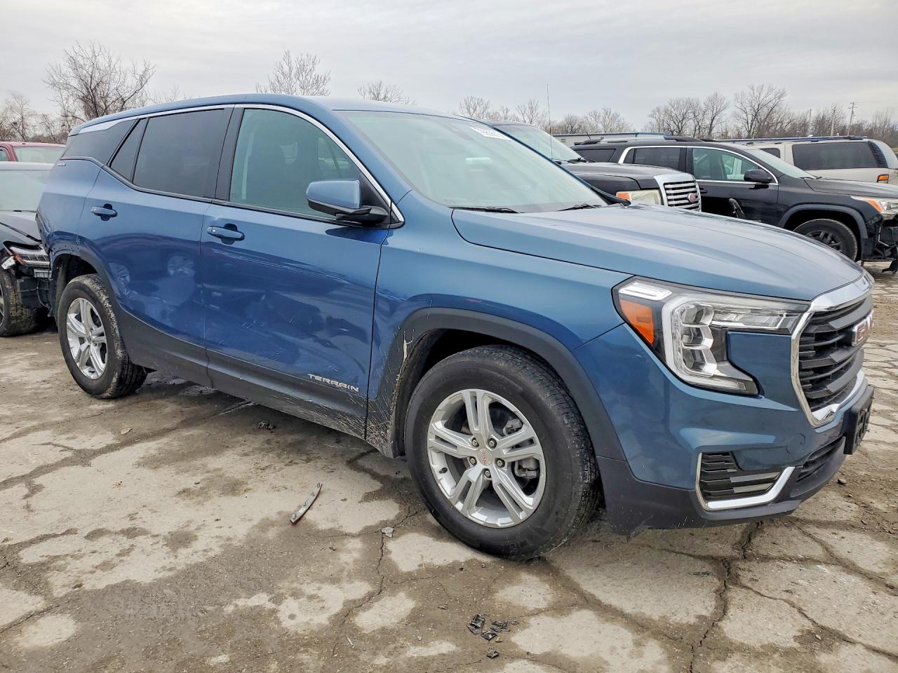 2024 GMC TERRAIN SLE photo 4