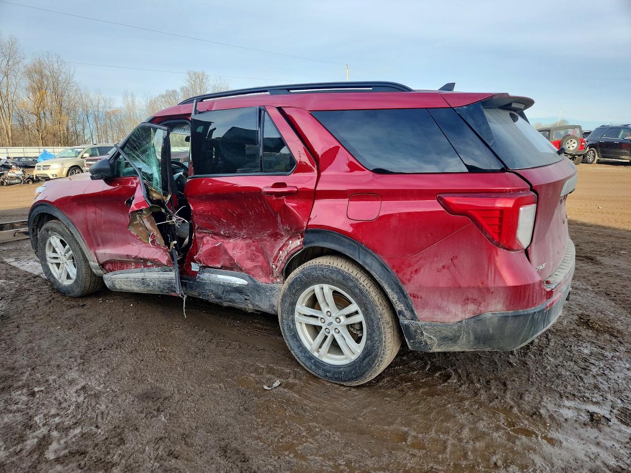 2023 FORD EXPLORER XLT photo 3